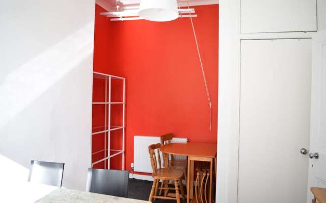 Bright 1 Bedroom Apartment in Edinburgh