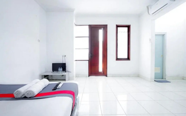 Super OYO 91535 J&b Rooms Tomang
