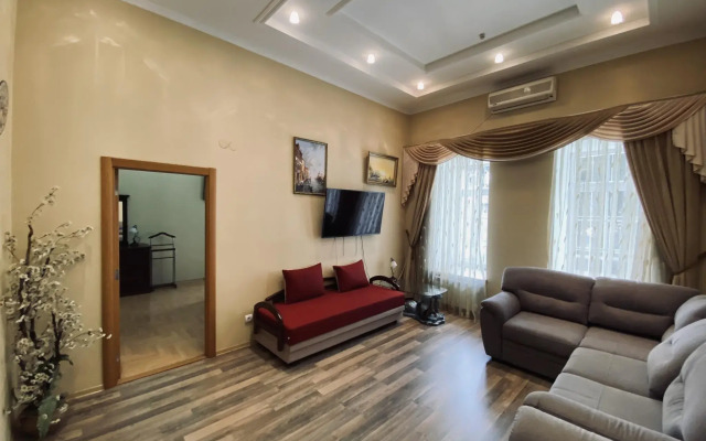 Таврида на Набережной им. Ленина