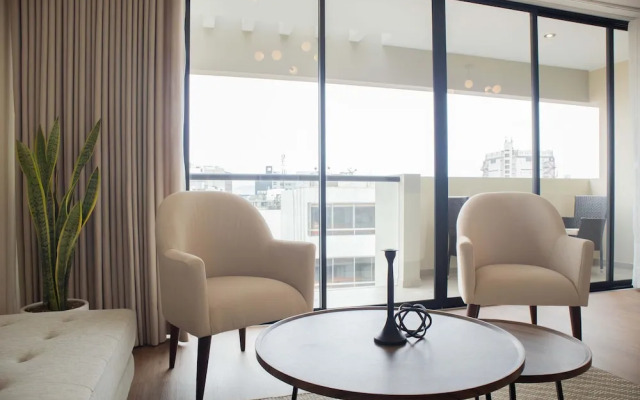 w Modern 3BR w Balcony Near Kennedy Park
