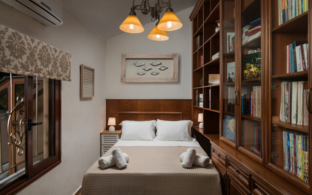 Villa Splantzia-heated Pool-garden-2 min Chania Port