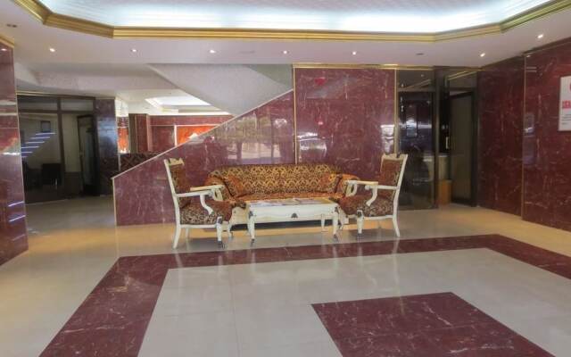 Eyna Hotel