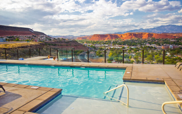 Inn on the Cliff