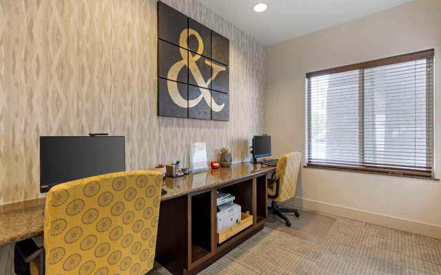 Comfort Inn & Suites Brighton Denver NE Medical Center