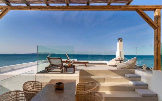 Wave an Idyllic Seafront Suite in Kokkini Chani, Greece from 294$, photos, reviews - zenhotels.com