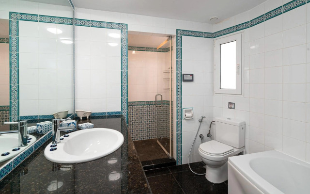 Spacious & Artistic Retro 2 Bedrooms Apt + SAUNA