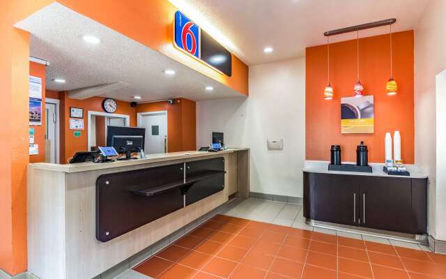 Motel 6 Raleigh, NC - Cary