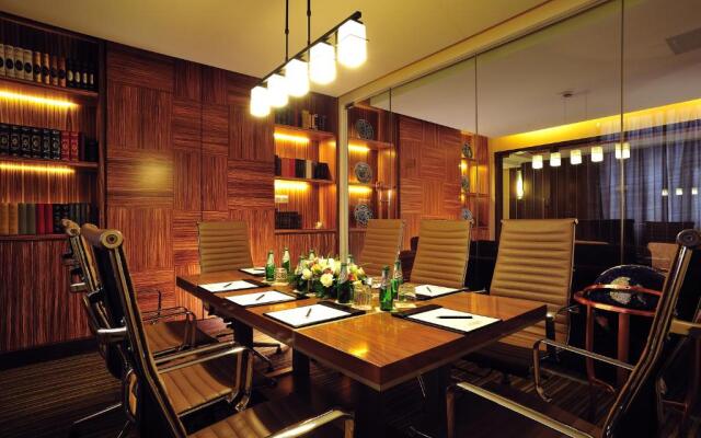 Broadway Mansions Hotel - On the Bund