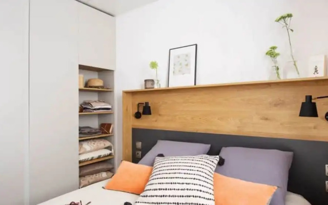 Mobilhome in Bessan With Terrace