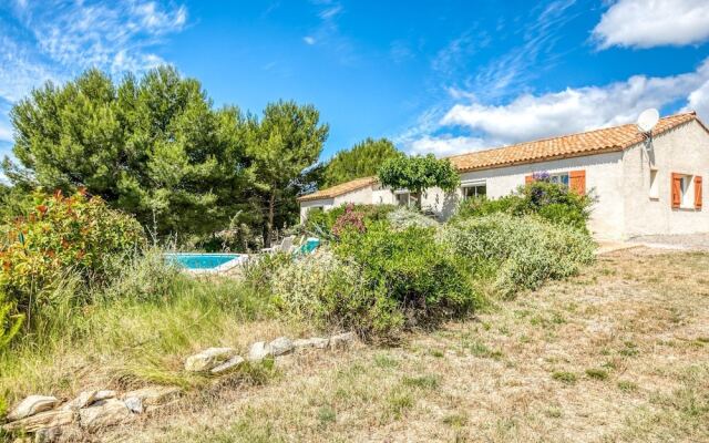 Luxury Villa in Aigne with Swimming Pool