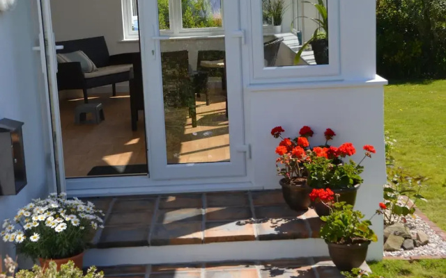 House - Sleeps 8, Close to Beach & Free Parking