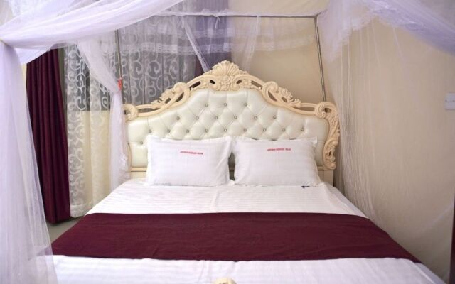 Mak-Queen Hotel