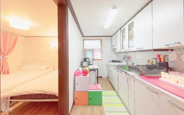 Kpopstarz Guesthouse - Women Only