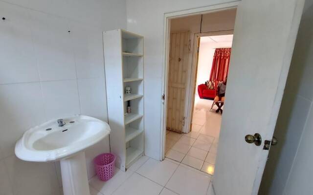 House - Sleeps 6 - Patio - Parking