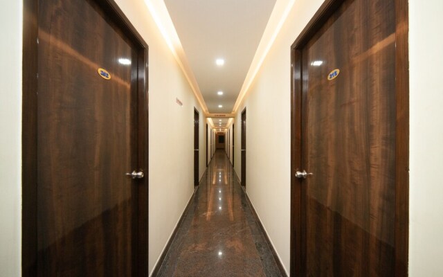OYO 27032 Sri Kumaran Residency