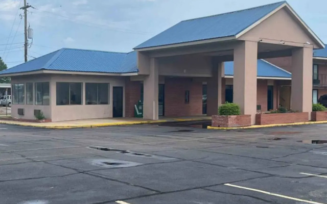 Motel 6 Greenwood, MS