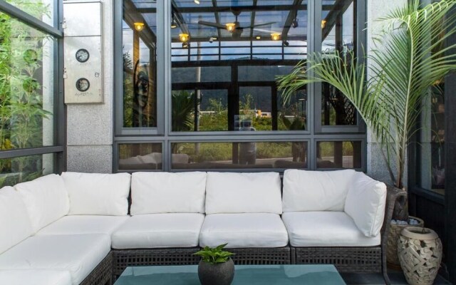 East Runnel Villa - Young