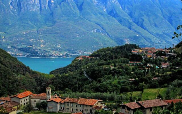 Casa Gina Garden And View by Gardadomusmea