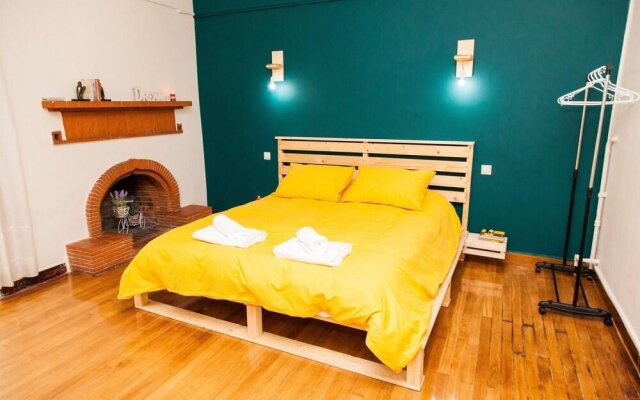 Stay in Fabulous Apartment in Athens