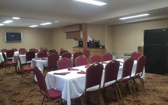 Sunday House Inn and Suites