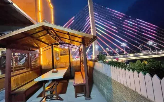 Riverside Select Hotel