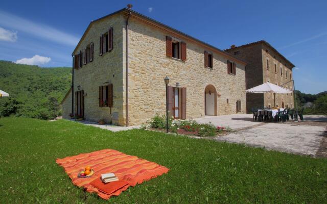 Villa ad Apecchio con Bosco