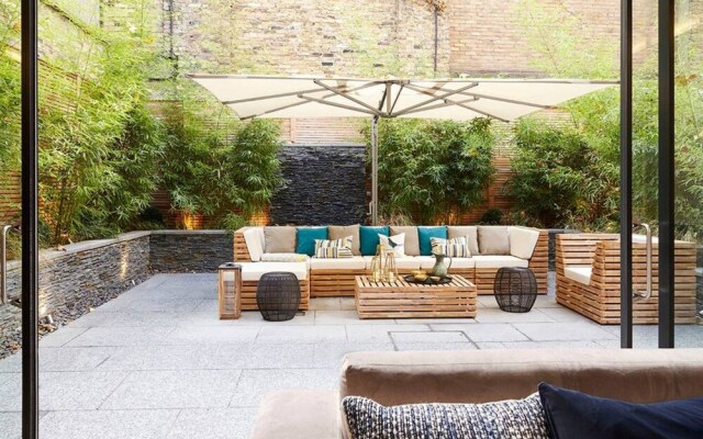 3 Bedroom Apartment With Garden in Knightsbridge