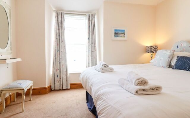 Bay View Apartment