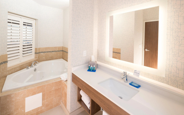 Holiday Inn Express & Suites Gaylord by IHG