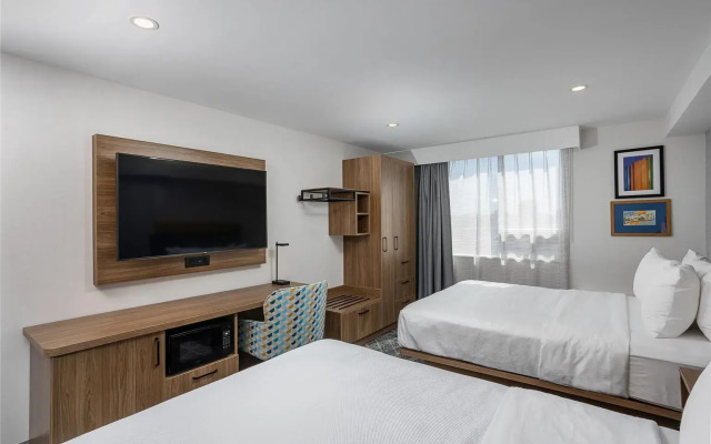 Quality Hotel & Suites Montreal East