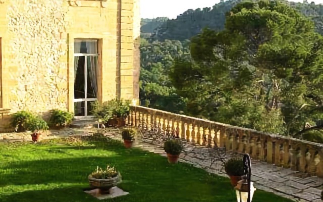 Chateau De Meyrargues