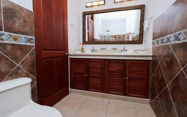 Great 3rd Floor Condo in Seaside Community