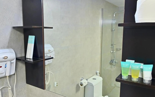 Ewan Ajman Suites