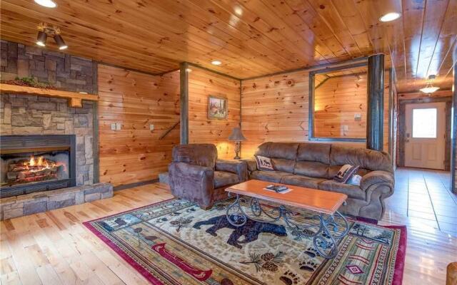 Standing Bear Lodge - Five Bedroom Cabin