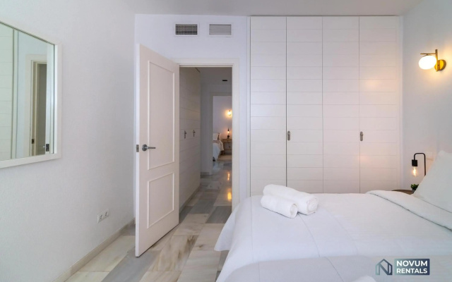 Modern 2 BDRM Apt with Sea Views and Pool