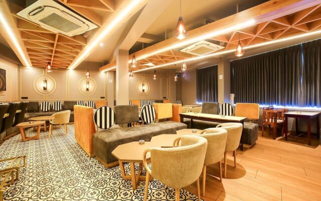 OYO 19789 Kiran Palace