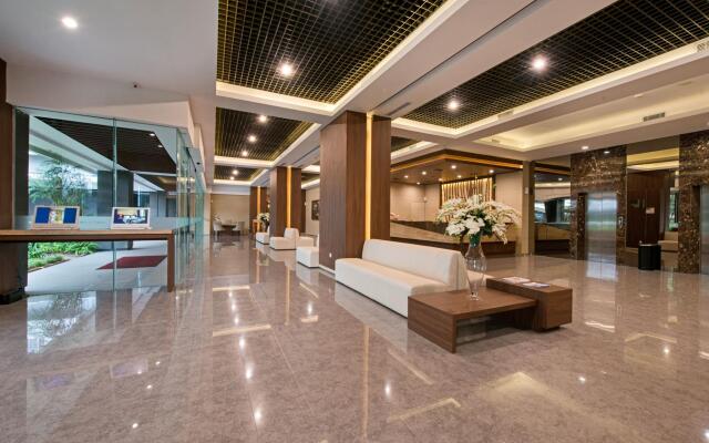 Grand Whiz Hotel Poins Simatupang Jakarta