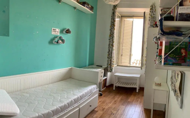 Camere con bagno privato in appartamento condiviso con host