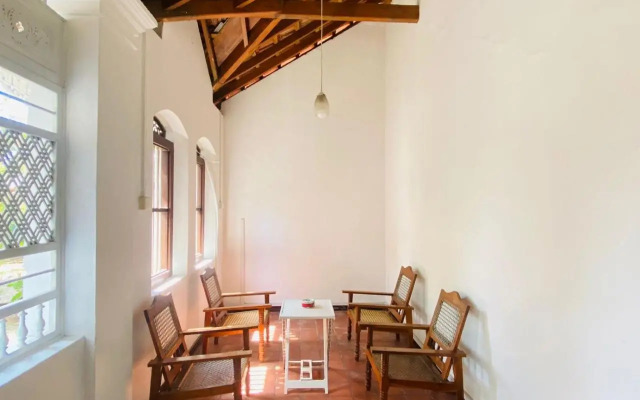 colonial bungalow