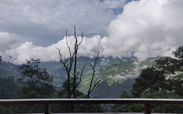 Goroomgo Aurora Rainbow Gangtok