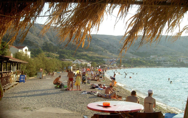Rooms and apartments Galeb