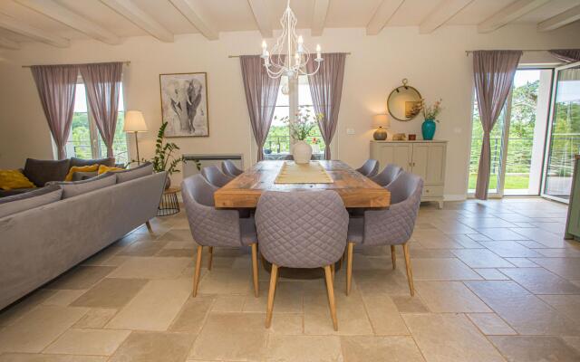 Vita 5 in Visnjan with 4 bedrooms and 4 bathrooms