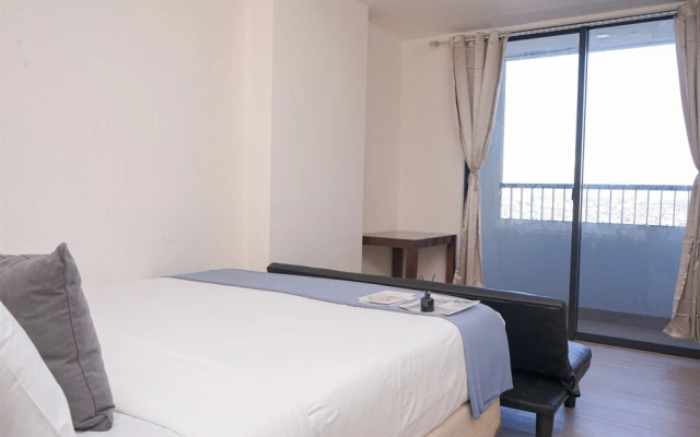 Good Deal and Comfy Studio at Collins Boulevard Apartment