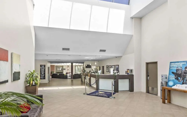 Ibis Styles Canberra Eaglehawk – Lobby – Canberra