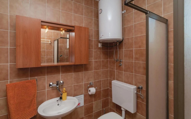 Stunning Home in Rogac With Wifi and 4 Bedrooms