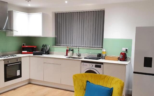 Garland Stylish Apartment 2 In Greater London