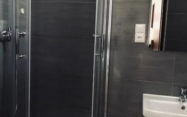 eM Apartment 6