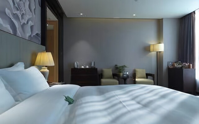Peninsula International Hotel