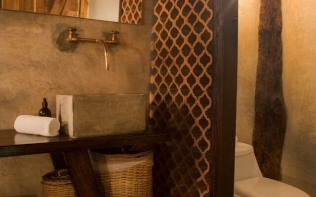 Amor Rooms