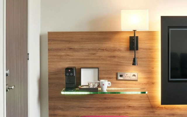 Moxy Edinburgh Airport